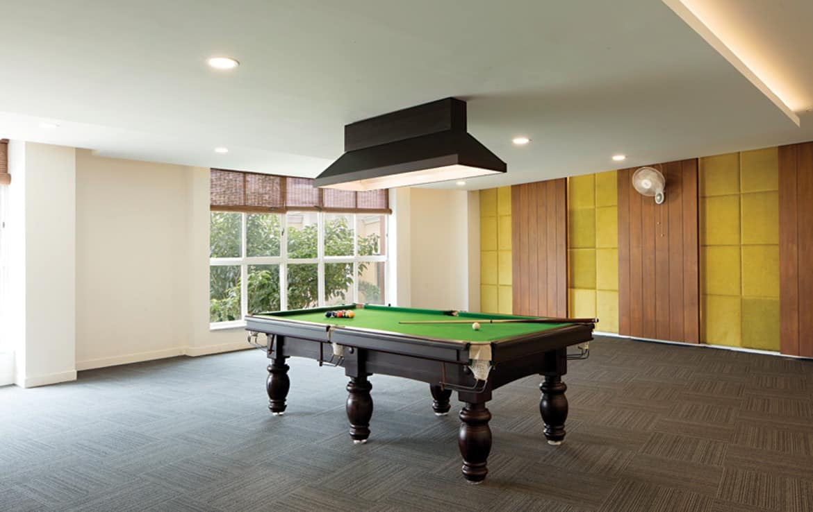 prestige-silver-oak-billiards-table