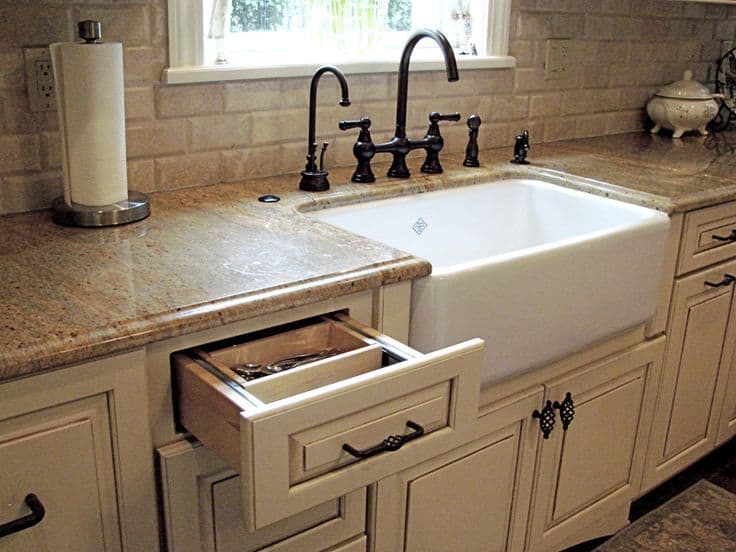 Farmhouse or Country-style Kitchen Sinks