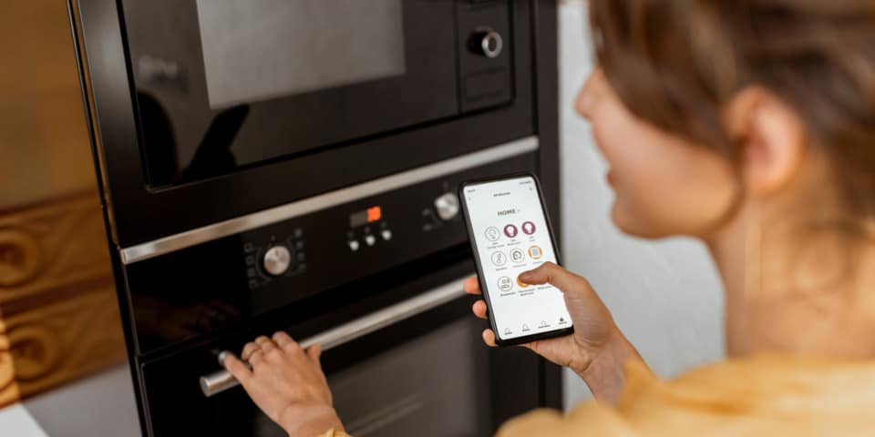 Oven with Wi-Fi