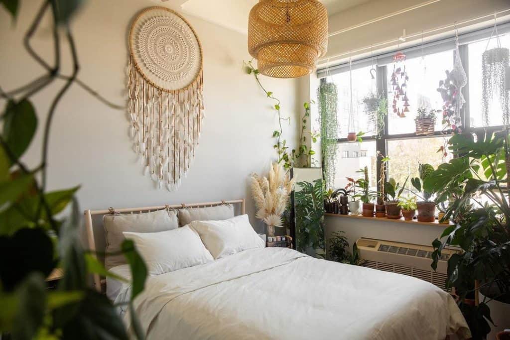 Boho-Bohemian small bed room