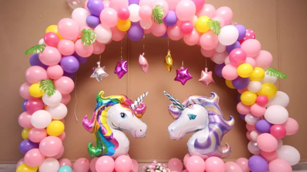 Bright balloons as a birthday decoration idea