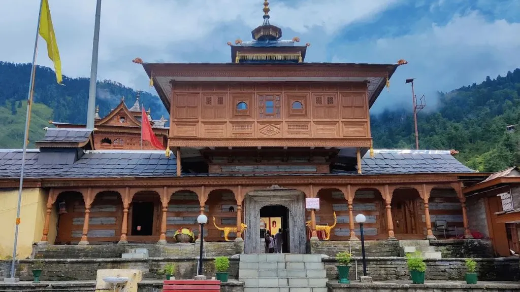 15+ Different Types of Architectures in India: Styles, Features & History 9 Shri Bhima Kali Ji Temple in Himachal Pradesh